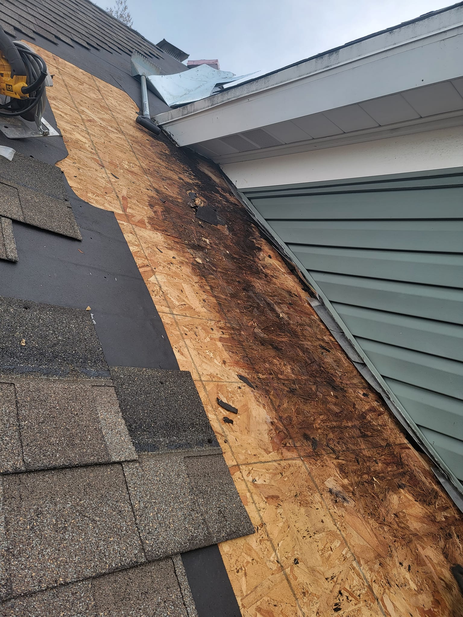 Bad wood - Wall leak - roof repair